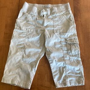 Women’s Lee East Fit Tan Cargo Capris
